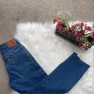 Levi’s Premium High Rise Cropped Frayed Hem Jeans Size 26